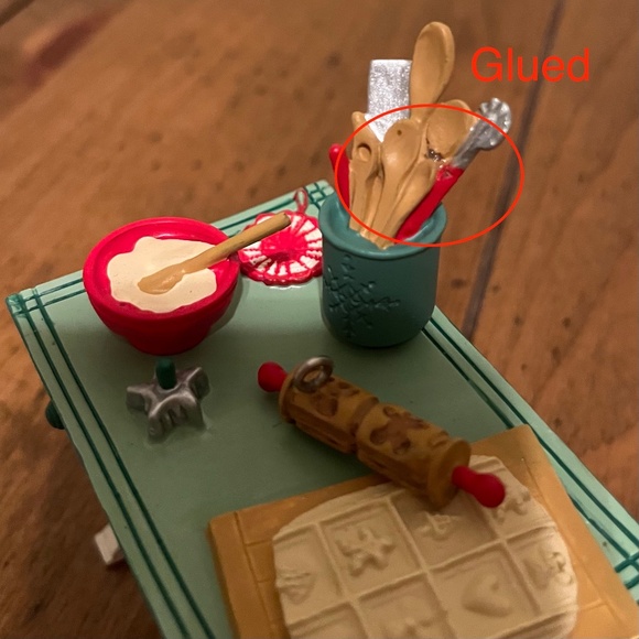 Hallmark Keepsake Mrs. Claus's Kitchen Table 2012 Limited Edition (REPAIRED) - Picture 12 of 14